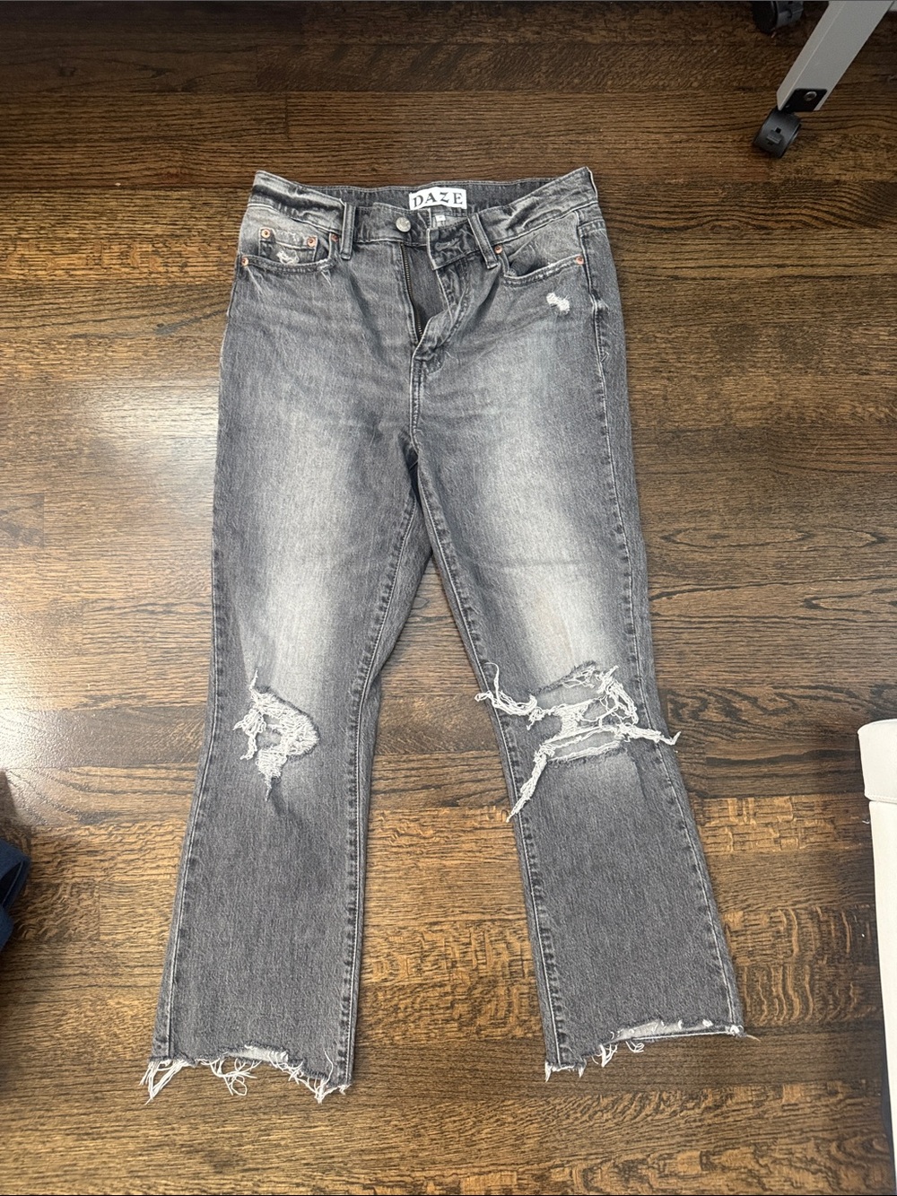 DAZE Women's Gray Distressed Cropped Jeans